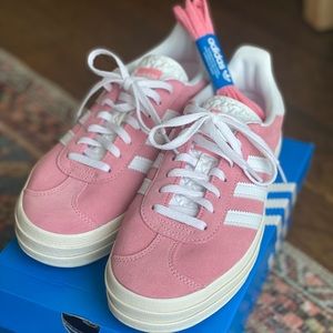 Adidas Women Gazelle Platform Sneakers in Pink! Size 7.